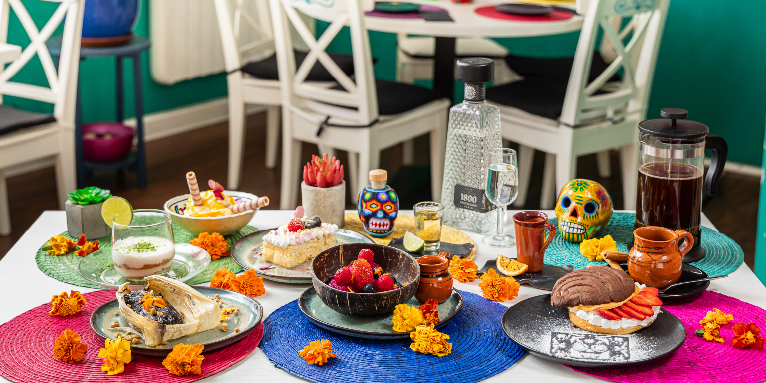 Mesa con comida mexicana