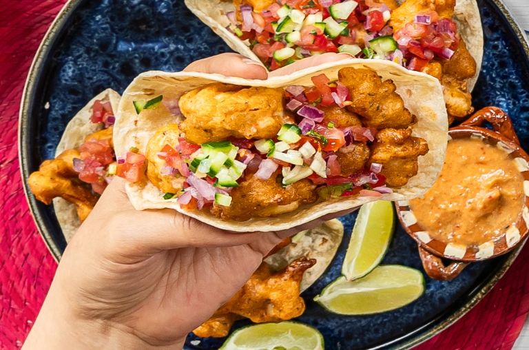 Varios tacos en un plato